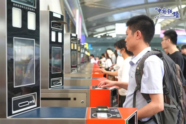 香港机场服务器：保障旅客安全与便捷的重要支撑  第1张