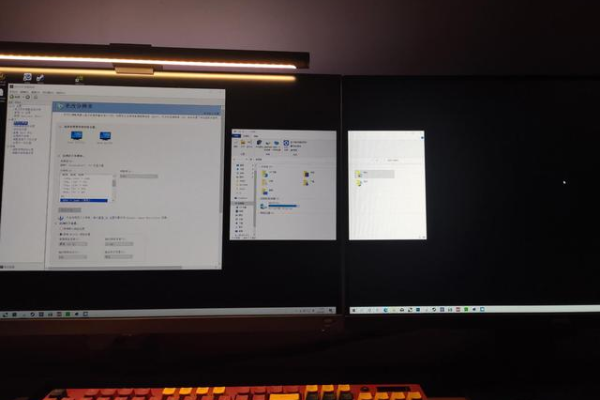 电脑双屏幕设置，如何设置一台电脑两个显示器_一台电脑怎么设置双屏