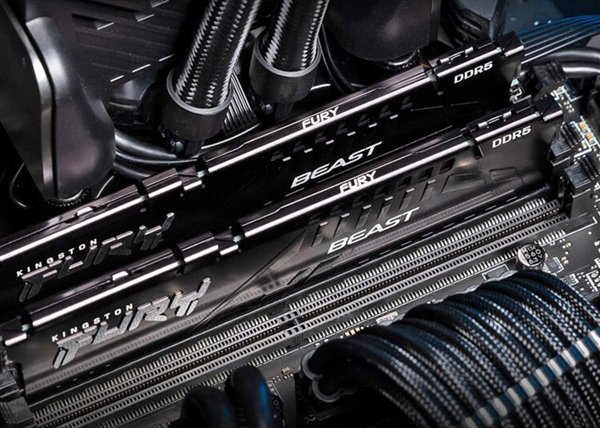 选择DDR4服务器内存条时，应搭配哪种主板？