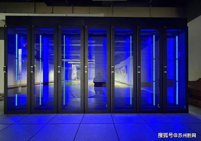 服务器机房的门应具备哪些特性和安全标准？