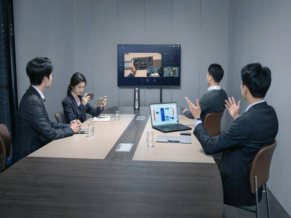 如何选择合适的设备进行高效电话会议？