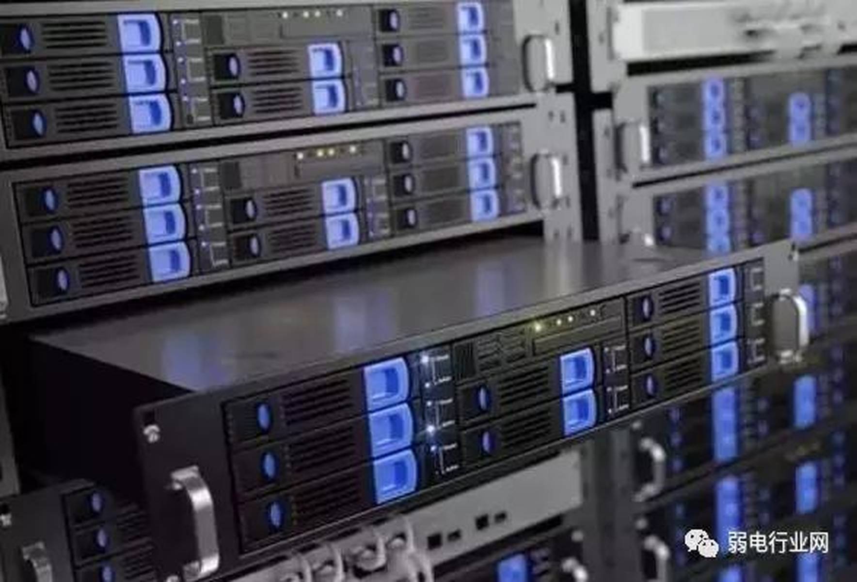 服务器中的1U具体指的是什么概念？