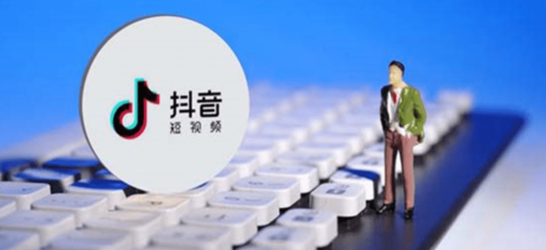 如何在抖音中快速定位到自己评论过的视频？又该如何联系到抖音的人工客服呢？