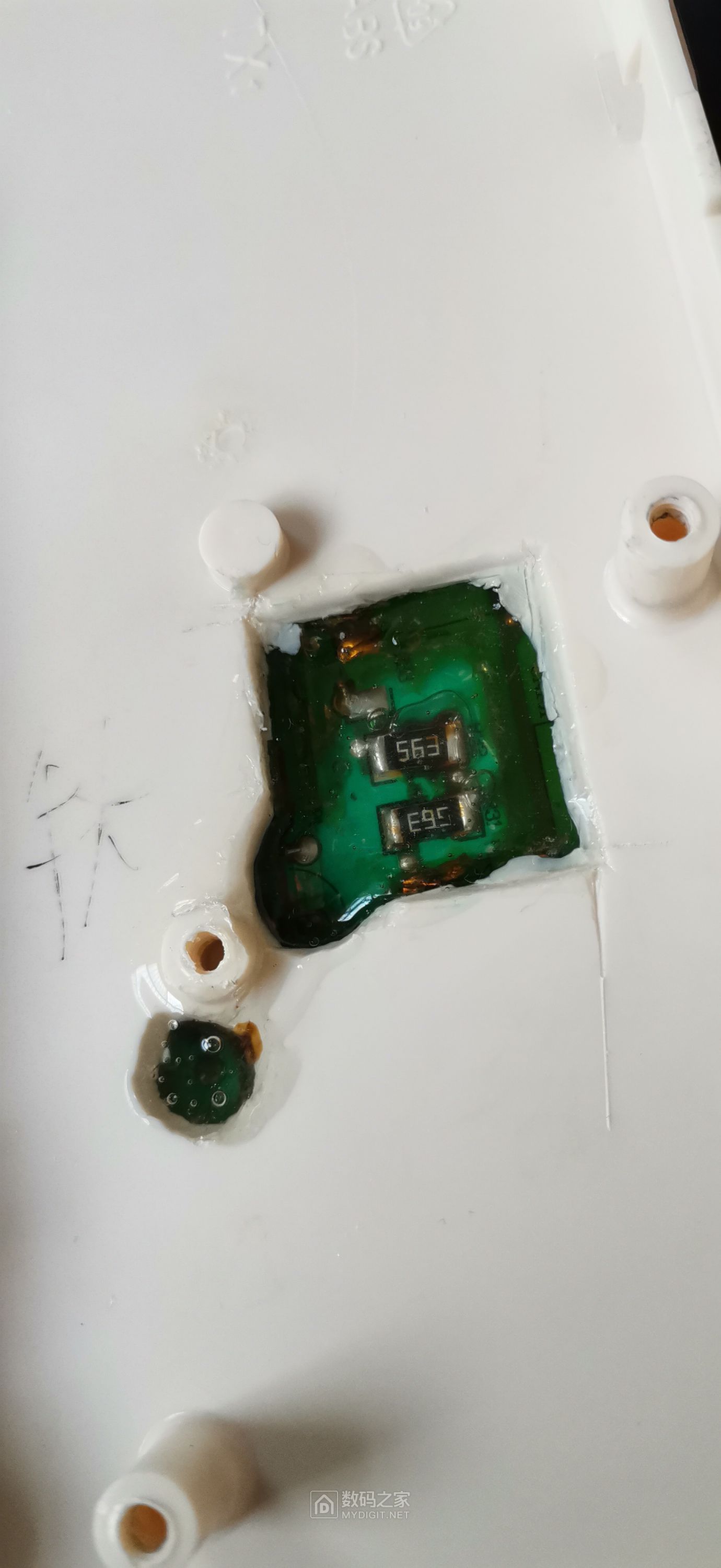 洗衣机电脑板的胶水怎么搞得掉