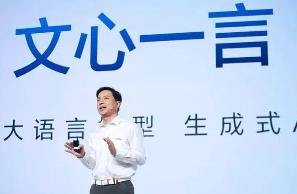 通义千问与文心一言在功能和性能上有何异同？