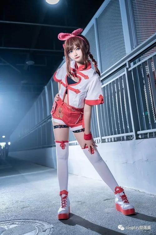 如何自定义域名以提升COS（Cosplay）网站的专业性和品牌识别度？