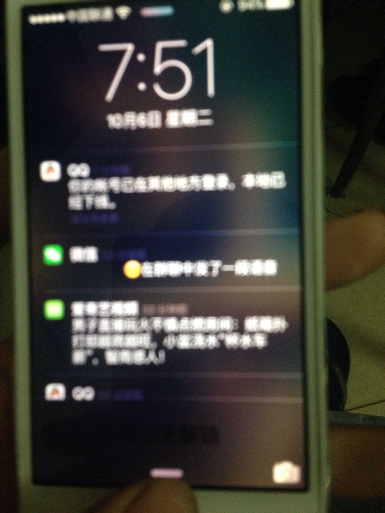 为什么手机突然转不了屏