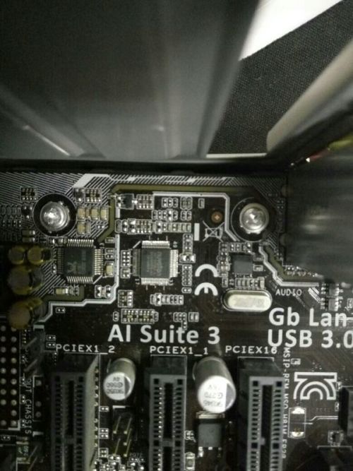 机箱关机了主板还亮着影响吗  第1张
