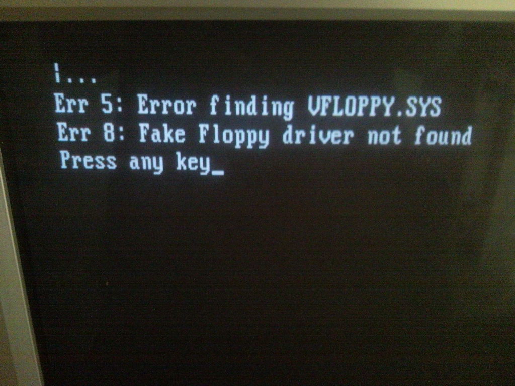 电脑启动出现press any key