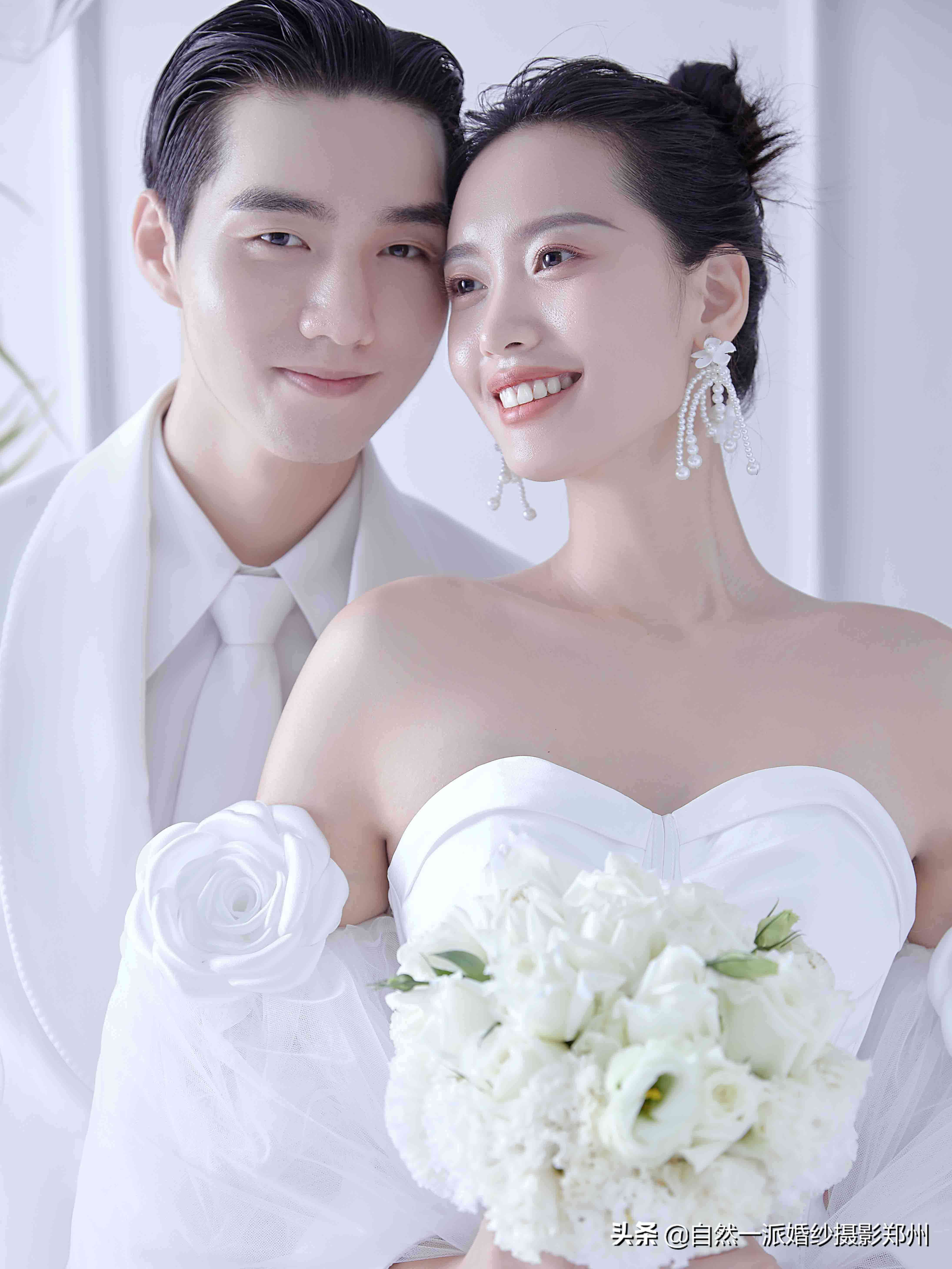 如何巧妙处理婚纱照片以增添美丽与光彩？