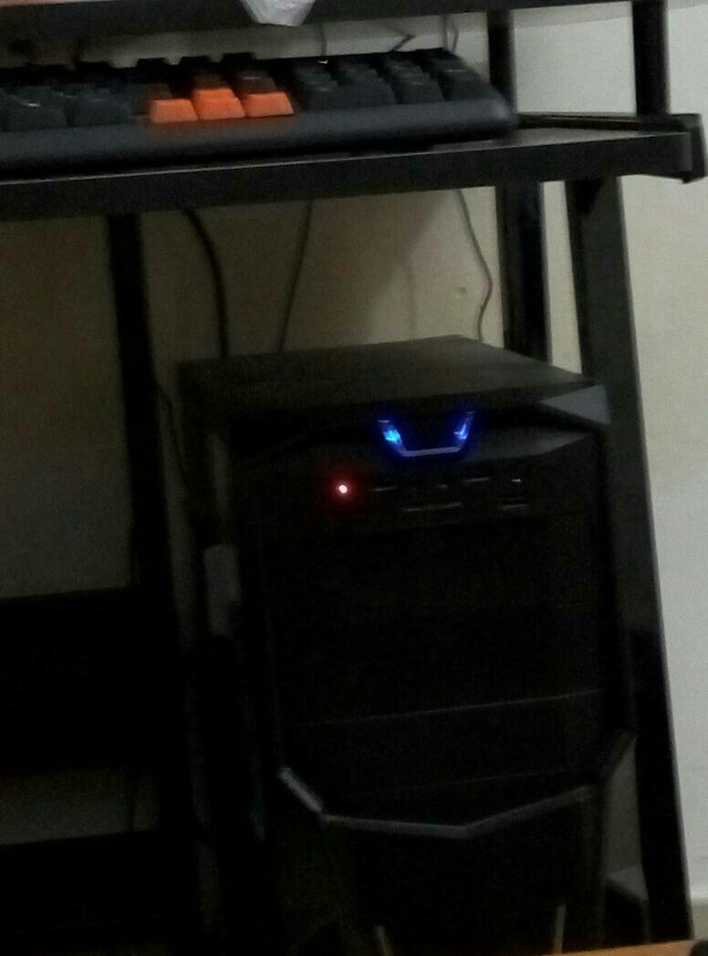 电脑主机闪红灯是什么意思