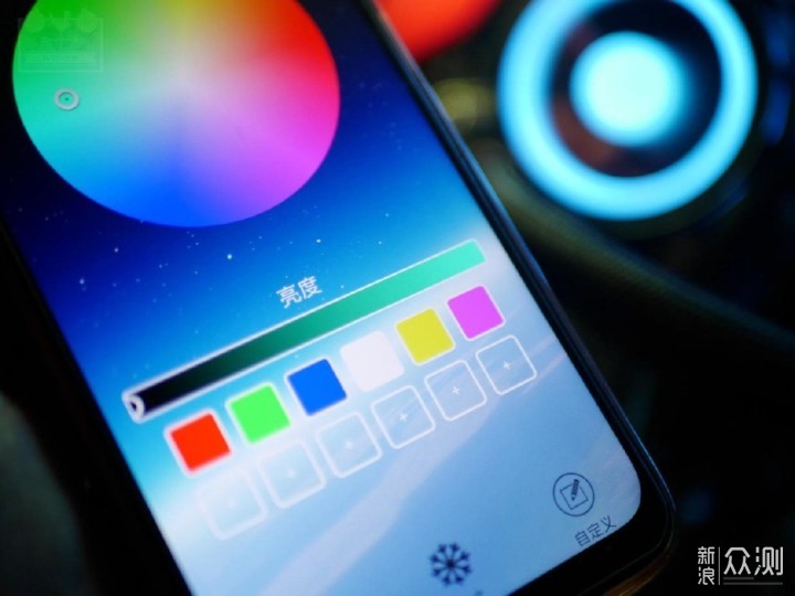 手机测量色温app 华为手机一进app亮度特别低？