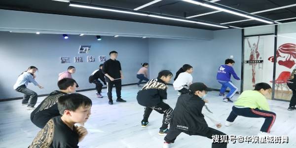 唐山少儿街舞培训班多少钱(学街舞一般得多久和多少钱啊？)