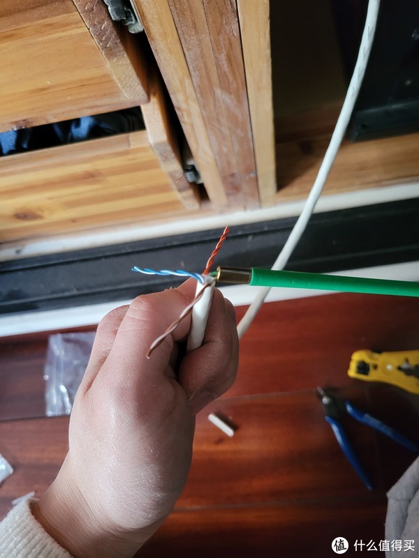 怎样拔网线不被发现 设置拔线，我们家和别人拉一根网线如何自己拔线