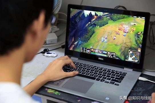 为什么电脑玩游戏会出现卡顿现象？