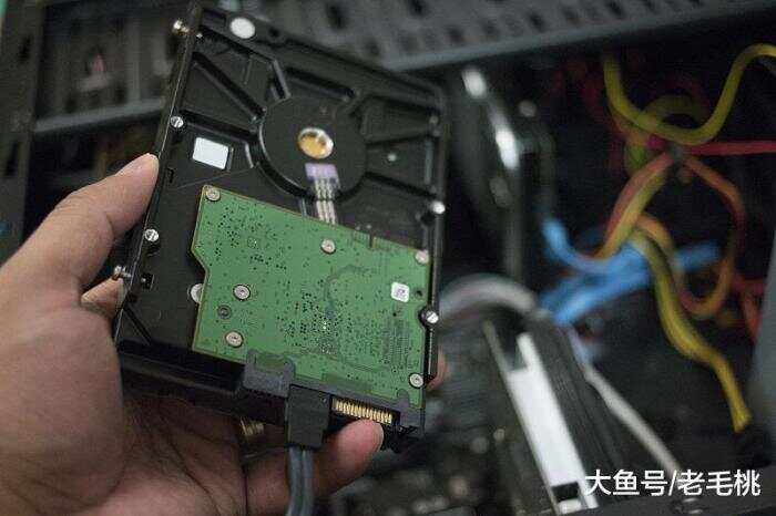 如何逐步在硬盘上安装操作系统？