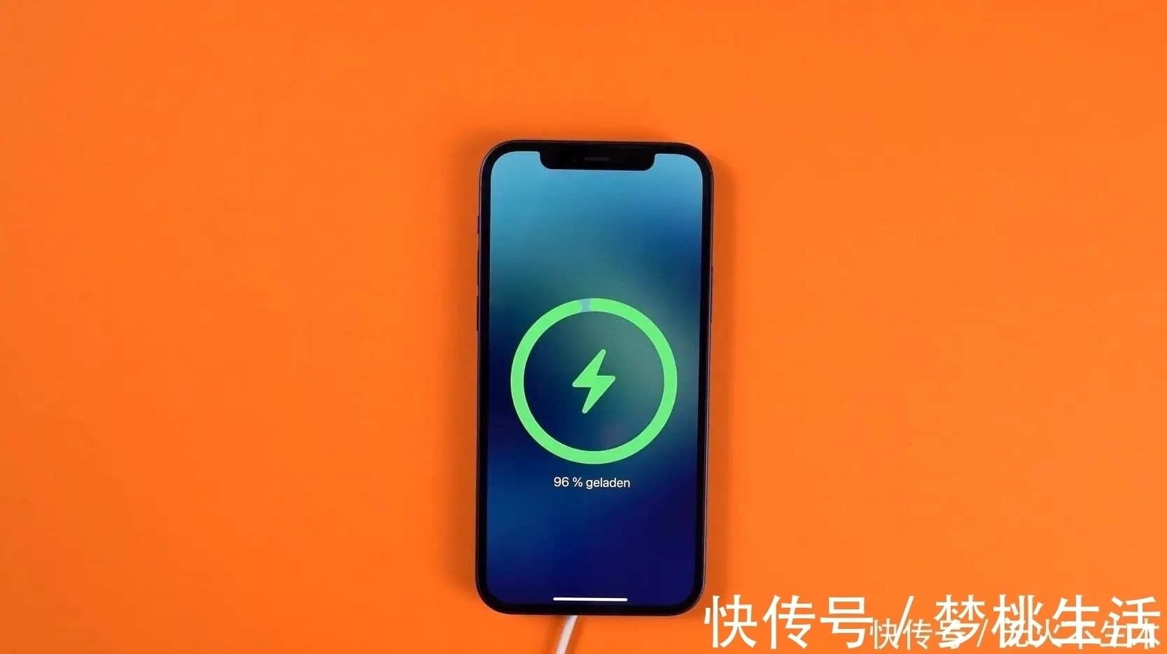 iPhone 12充电动画为何迟迟不更新？，iPhone 12用户被抛弃？充电动画为何不更新，充电动画更新为何跳过iPhone 12？，苹果忘了给iPhone 12更新充电动画？，为何新iPhone充电动画独缺12？  第1张