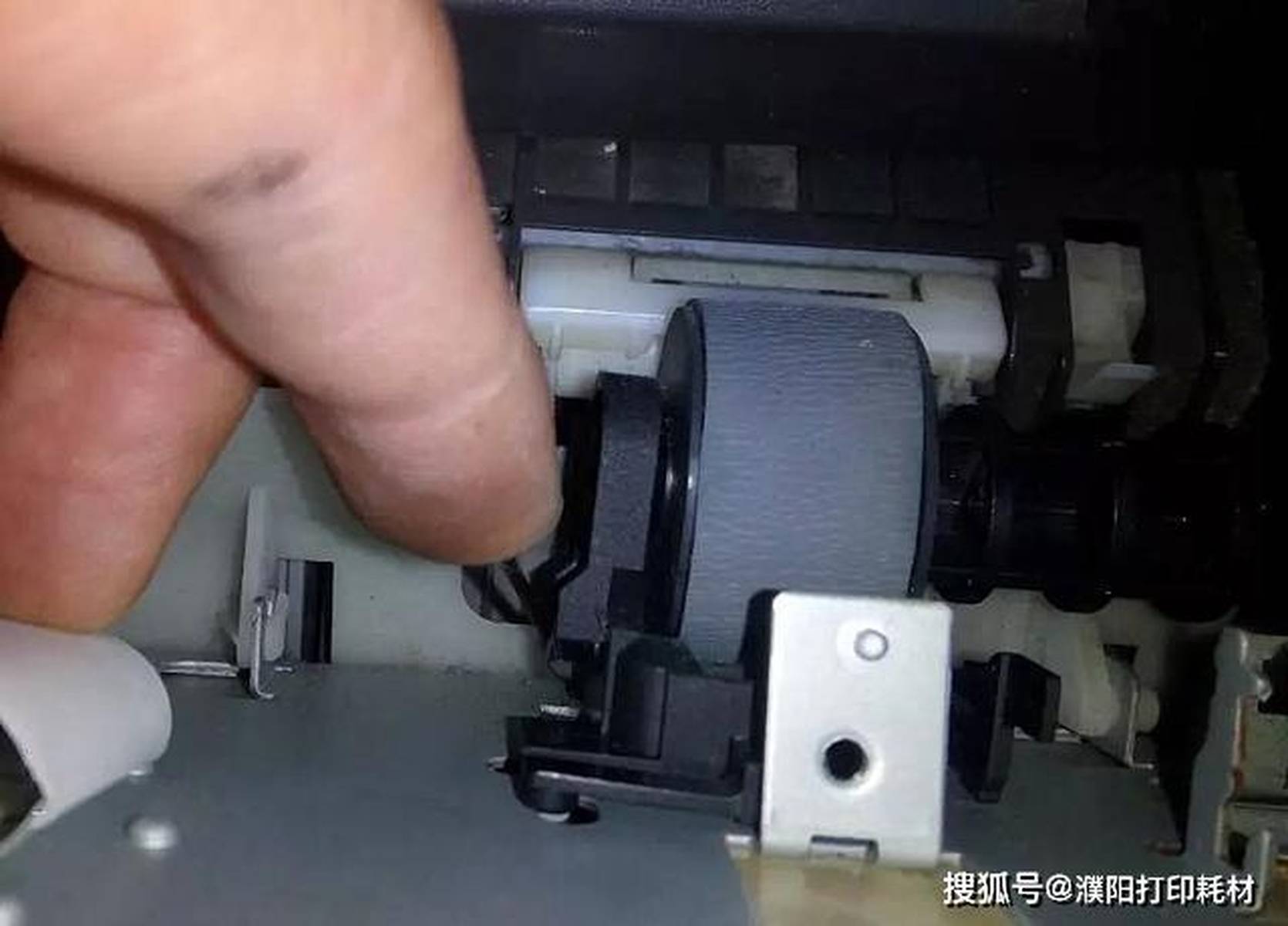 佳能673cdn打印机转印组件拆卸步骤详解,如何安全高效拆装? 第3张 佳能673cdn打印机转印组件拆卸步骤详解,如何安全高效拆装? 第3张