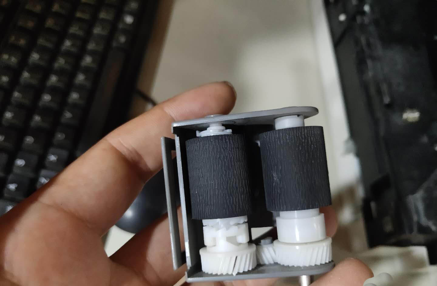 京瓷4132cdn输稿器搓纸轮更换教程,操作步骤详解疑问解答? 第3张 京瓷4132cdn输稿器搓纸轮更换教程,操作步骤详解疑问解答? 第3张