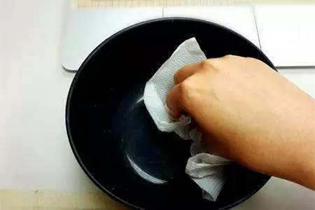 为何菜刀不宜用开水清洗?隐藏的危害与正确清洗方法揭秘 第2张 为何菜刀不宜用开水清洗?隐藏的危害与正确清洗方法揭秘 第2张