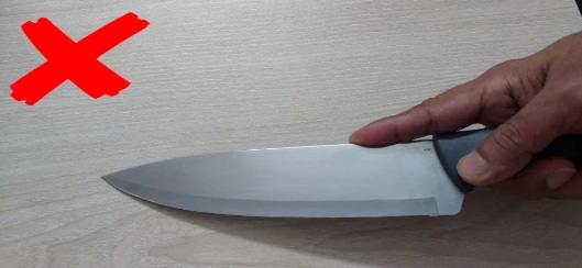 为何菜刀不宜用开水清洗?隐藏的危害与正确清洗方法揭秘 第1张 为何菜刀不宜用开水清洗?隐藏的危害与正确清洗方法揭秘 第1张