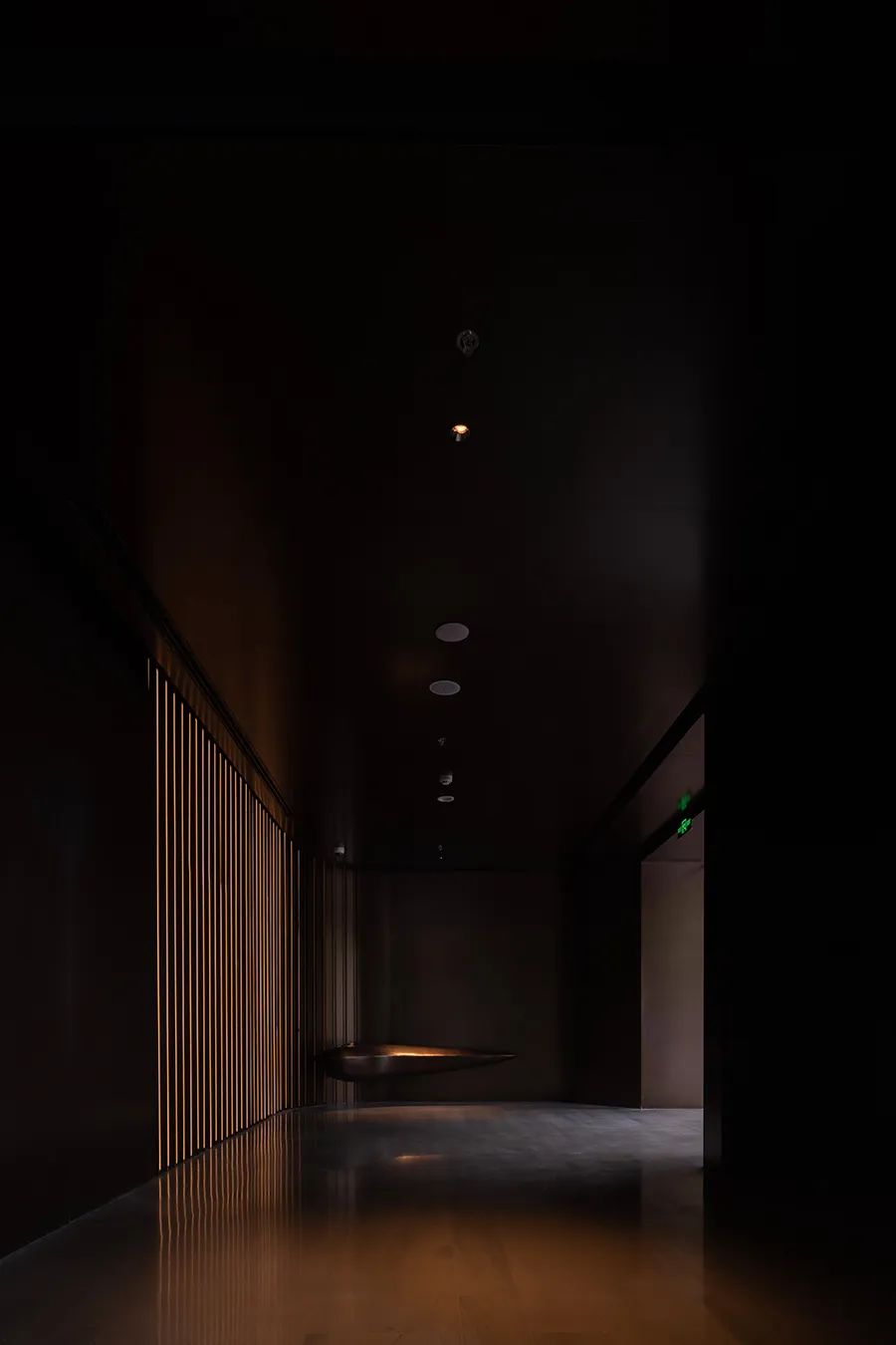 如此昏暗,背后隐藏着何种技术或设计原因? 第2张 如此昏暗,背后隐藏着何种技术或设计原因? 第2张