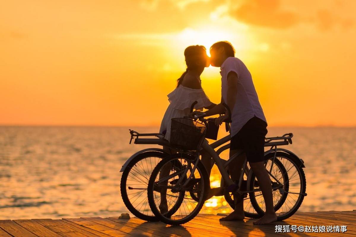 QQ情侣表示出现的深层原因是什么?背后的文化意义和功能解析? 第2张 QQ情侣表示出现的深层原因是什么?背后的文化意义和功能解析? 第2张