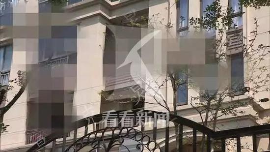 金域名邸究竟哪扇门涉嫌塌房?揭秘背后的真相与疑云! 第2张 金域名邸究竟哪扇门涉嫌塌房?揭秘背后的真相与疑云! 第2张
