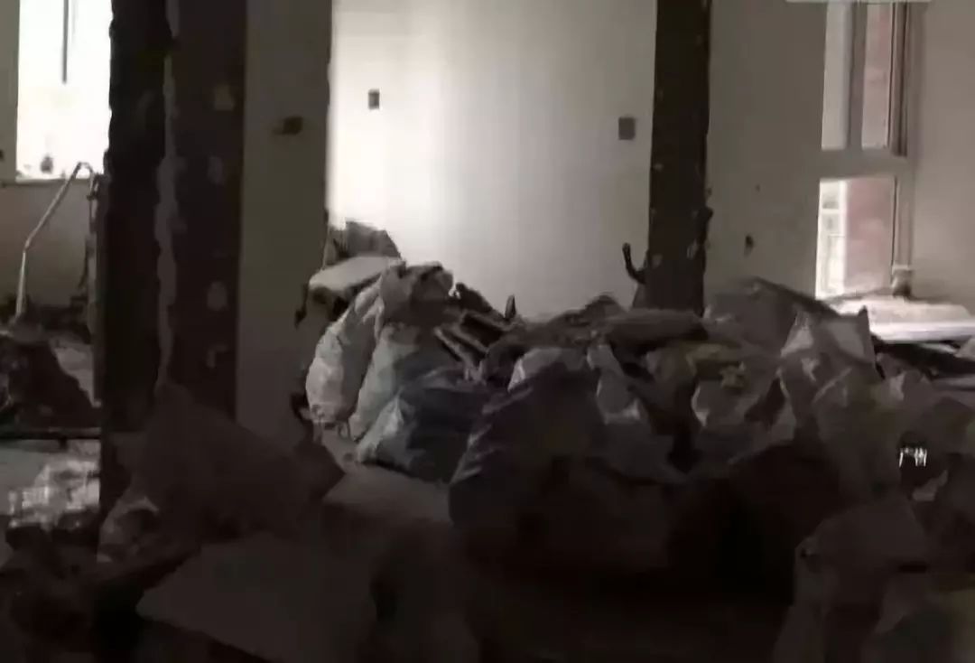 金域名邸究竟哪扇门涉嫌塌房?揭秘背后的真相与疑云! 第3张 金域名邸究竟哪扇门涉嫌塌房?揭秘背后的真相与疑云! 第3张