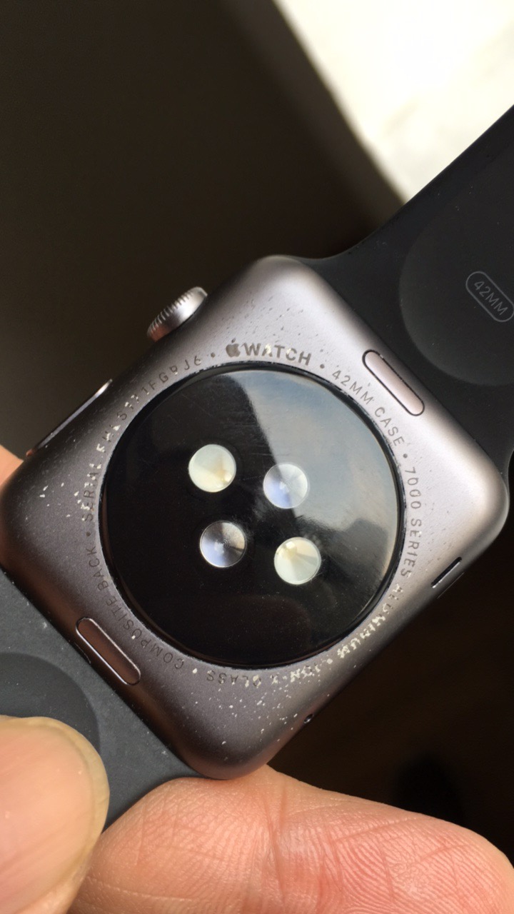 iWatch屏幕白点现象背后原因究竟是什么?技术解析与故障排查指南! 第1张 iWatch屏幕白点现象背后原因究竟是什么?技术解析与故障排查指南! 第1张